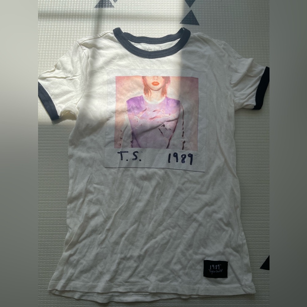 BN 1989 Taylor Swift Tour Shirt